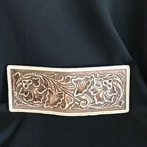 Men’s all leather wallet.